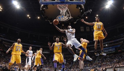 开云体育平台-湖人队连续签下两名3D球员，力补锋线空缺，湖人三员虎将正式离队