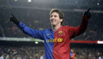 开云app下载-库兹马诺维奇在巴黎奥运会手球比赛中多次扑救关键球，nba库兹马