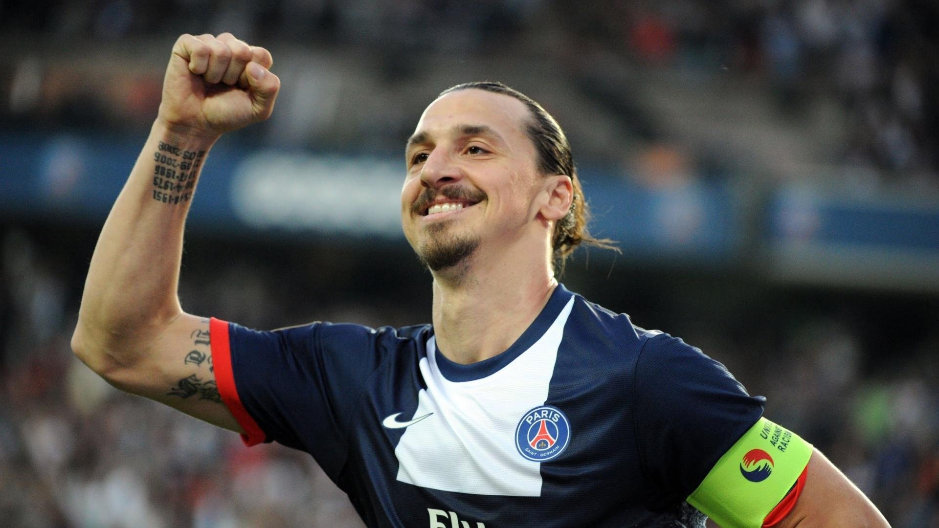 伊朗队门将费尔南德斯在巴黎奥运会上展现出高水平的扑救能力,伊朗菲尔兹奖得主